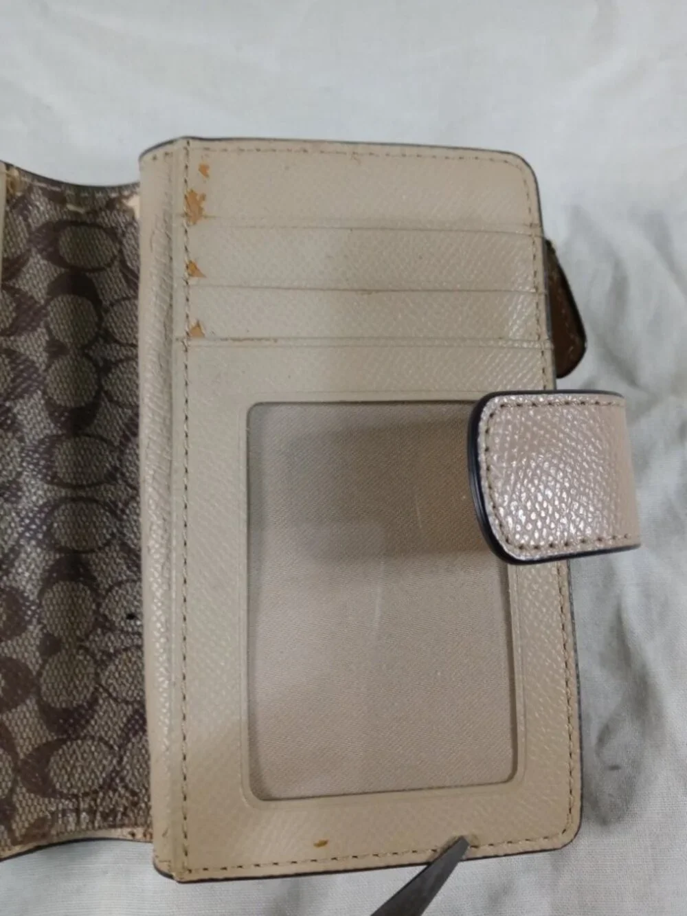 Coach New York Vintage Cute Leather Beige Women Zipper Wallet in Great Cond